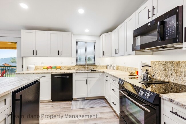 Building Photo - BRAND NEW! Single Level Home...Easy & Beautiful Living with a stunning view of Lake Pend Oreille