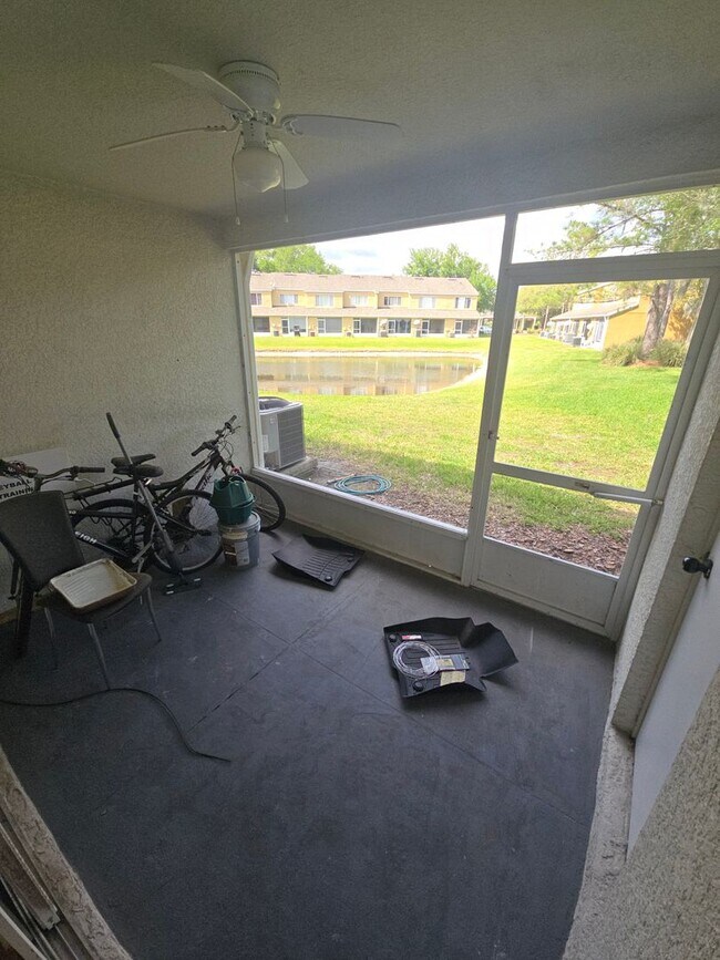 Building Photo - 2-Bedroom, 2.5-Bathroom Townhouse in Zephyrhills