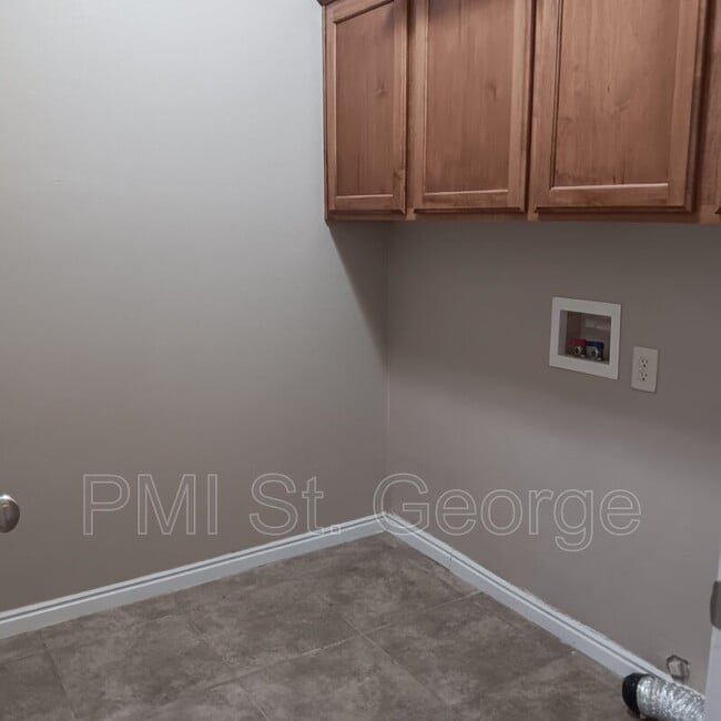 Building Photo - 508 N 2480 W
