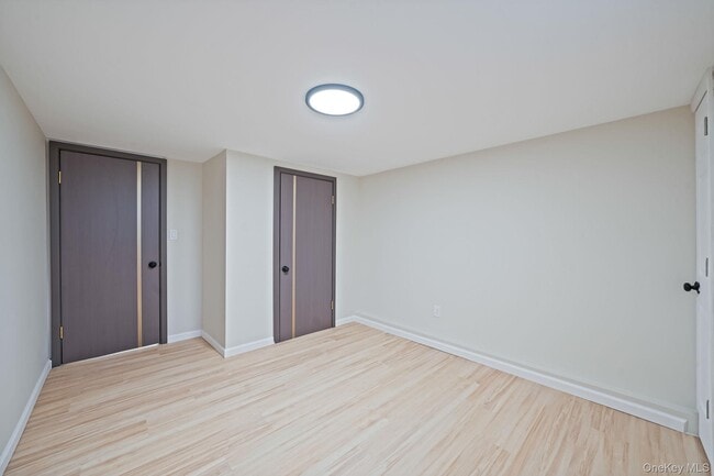 Building Photo - 45 Roslyn Rd