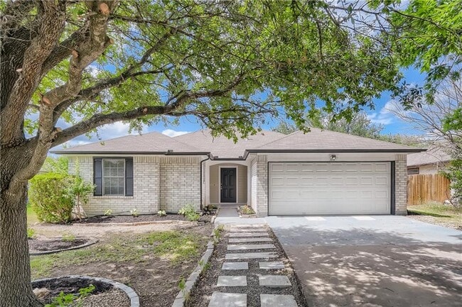 Building Photo - 102 Evergreen Cir