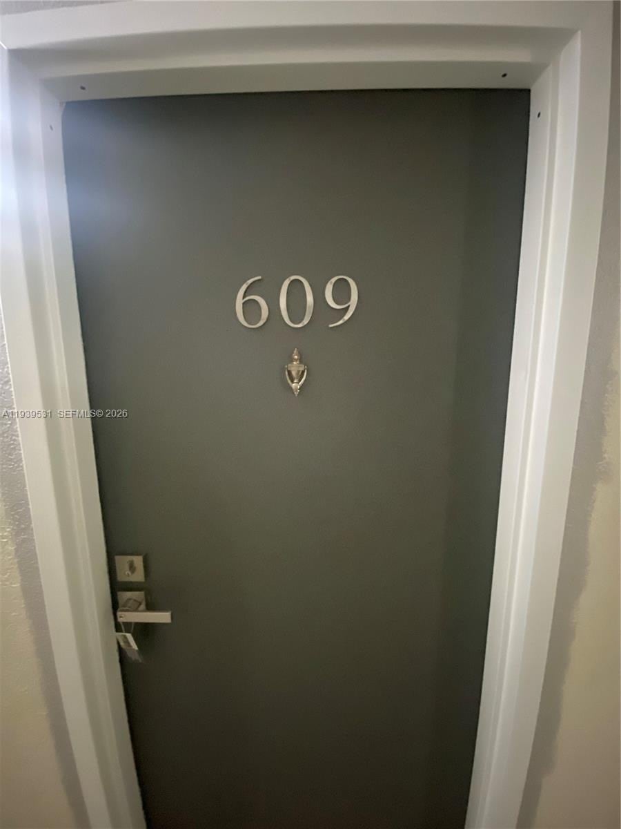 Building Photo - 9350 Fontainebleau Blvd