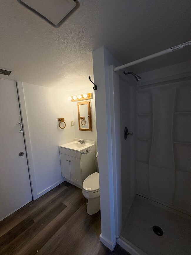 Building Photo - 205/207 Broadwater Ave