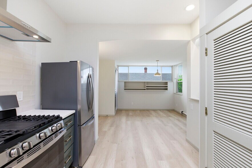 Building Photo - 2387 NW Thurman St