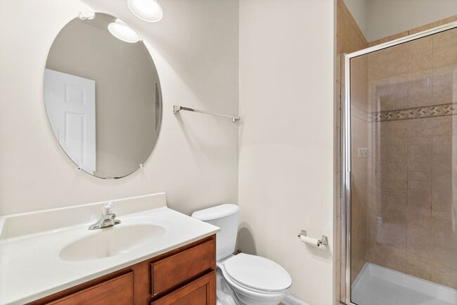Building Photo - 3 Bedroom 3.5 Bathroom - Wheaton Townhouse...