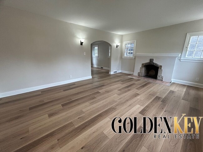 Building Photo - LARGE WESTSIDE FULLY REHABBED HOME -  3 be...