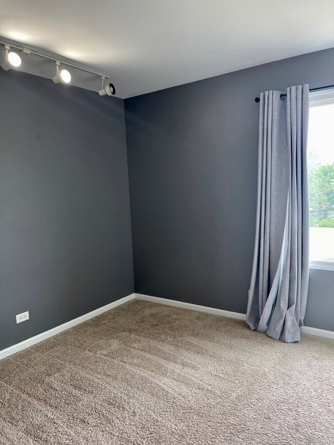 Building Photo - 2205 Clipper Ct