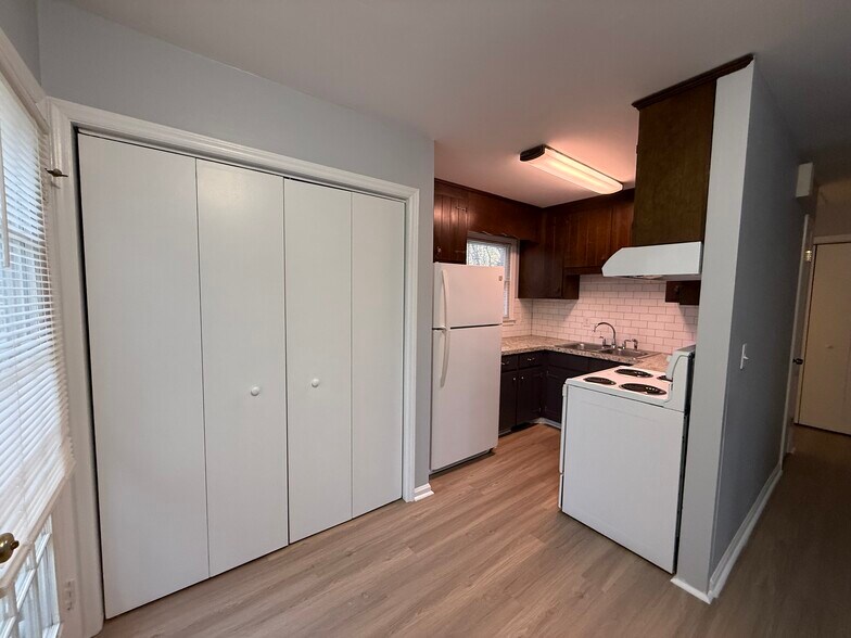 Building Photo - 908 S Lexington Ave