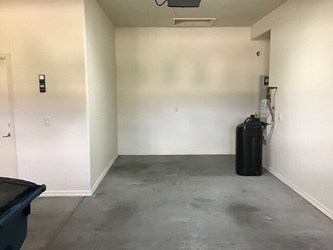 Building Photo - 5 Bdrm, 3 Full bath, clean nice home in Oro Valley-La Canada & Naranja