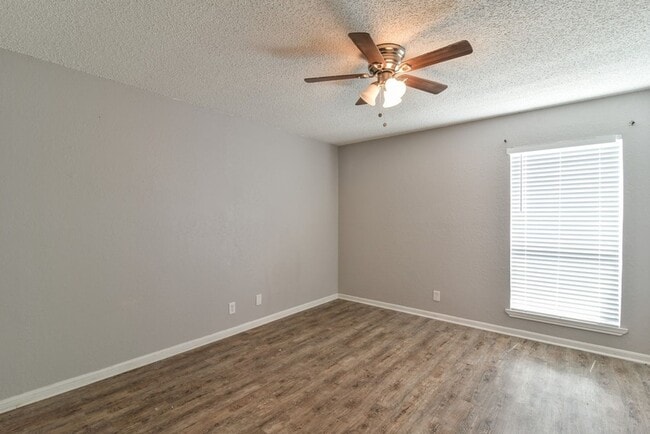 Building Photo - Affordable 2 bedroom in North Arlington