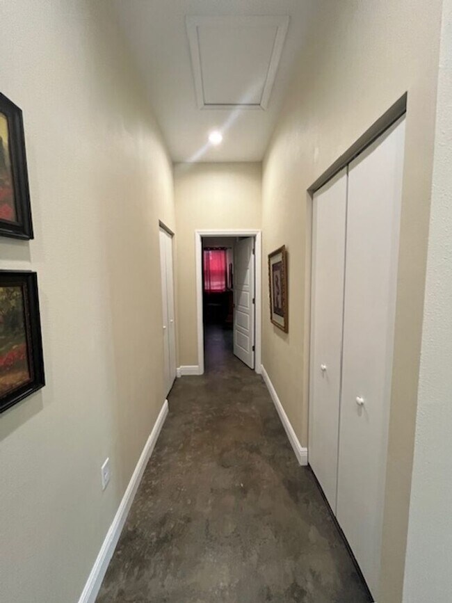 Building Photo - Gorgeous Fully Furnished 4BR/3BA Home – Id...