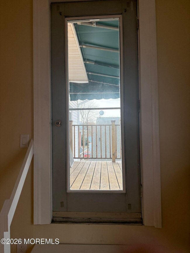 Building Photo - 126 Lake Ave