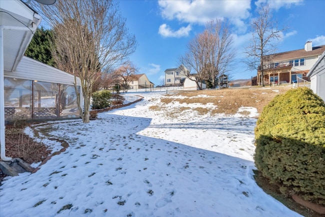 Building Photo - 518 Hillview Dr