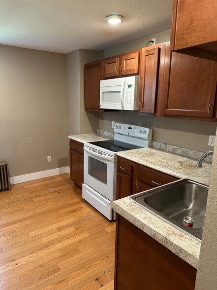 Building Photo - 934 Barland St