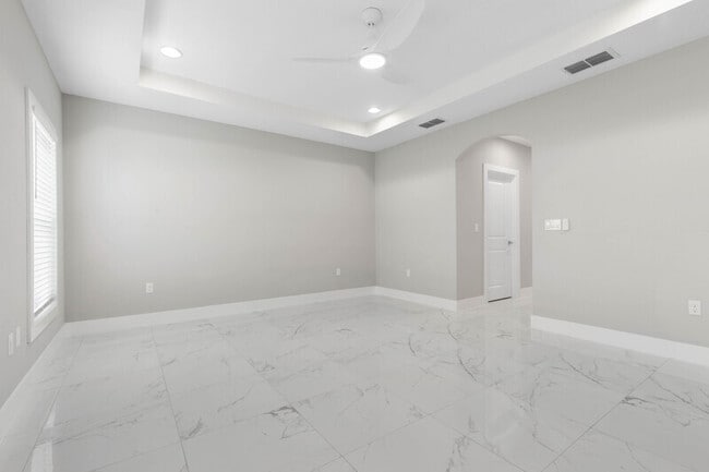 Building Photo - 12 Wheeler Ln