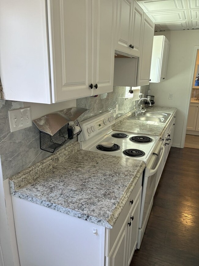 Building Photo - Country Living- Studio Unit- 1 Bed, 1 Bath...