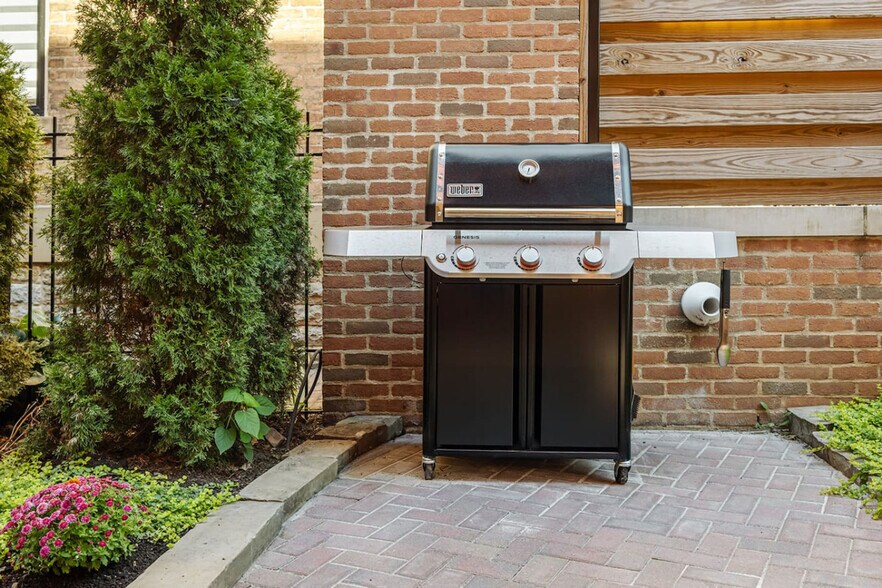 Building Photo - 1326 Broadway