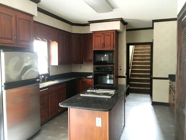 Building Photo - 6 Bedroom home in Woodberry Forest! Centra...