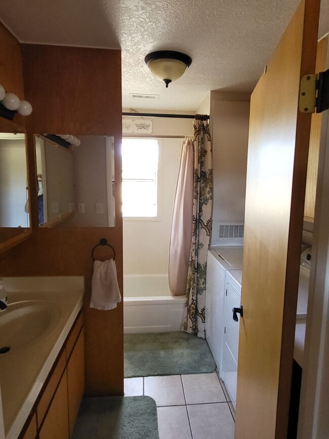 Building Photo - Short to Mid Term Leases - Fully Furnished Doney Park Home, Flexible lease options!