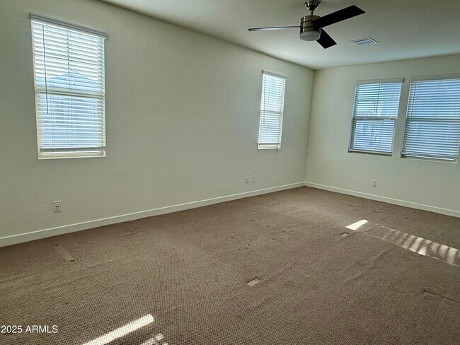Building Photo - 938 E Danbury Dr