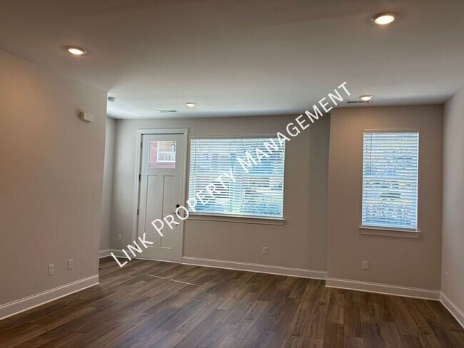 Building Photo - Brand New Townhome 3/3 Downtown near UTC and Erlanger