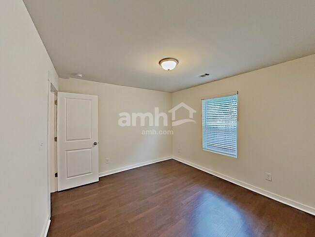Building Photo - 482 Camp dr