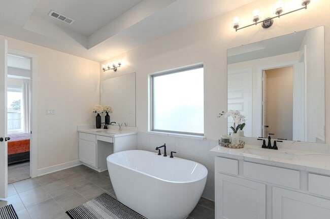 Building Photo - 102 Shining Succulent Dr