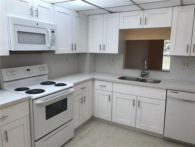 Building Photo - 1075 Riverside Dr