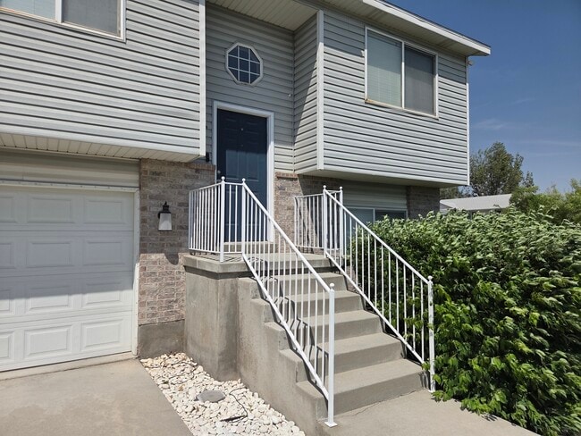 Building Photo - 3152 Marcrest Dr