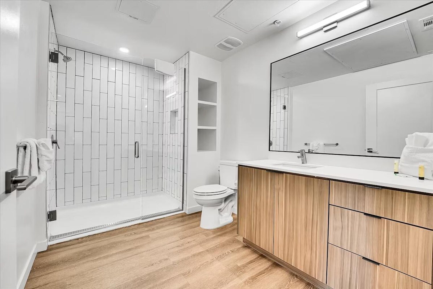 Building Photo - 593 Camino De La Reina