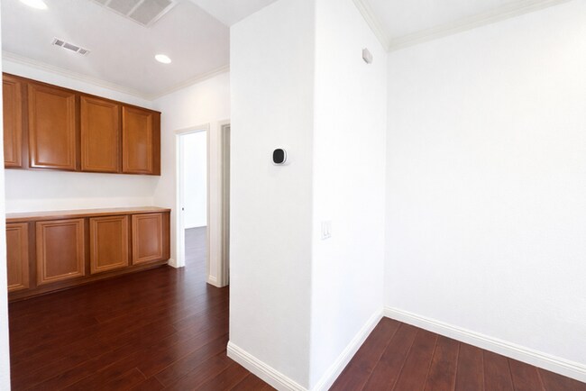 Building Photo - Executive-Level 6 Bedroom Residence | Designed for Work & Life Now Comes With $500 Move-in Specia...