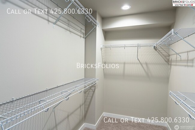Building Photo - Welcome to Comfort and Charm in Your Monro...