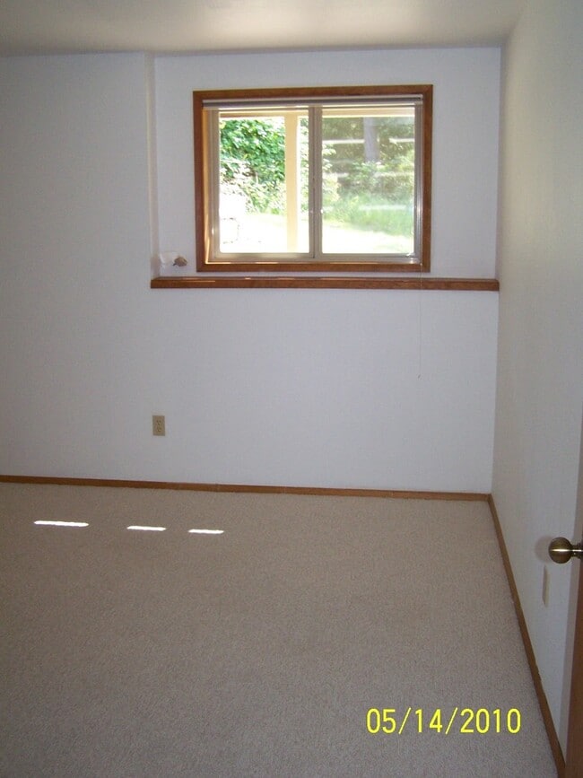 Building Photo - Spacious Home in Beautiful Neighborhood!
