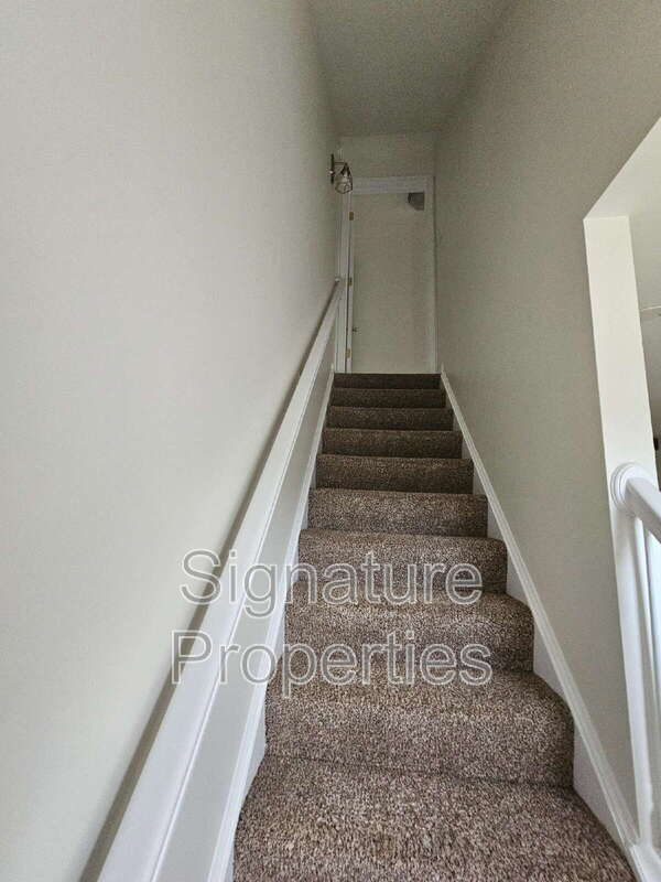 Building Photo - 5600 Barnsley Pl