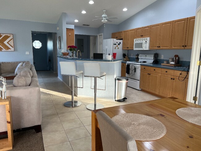 Building Photo - 20068 Lake Vista Cir N