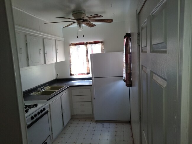 kitchen - 3640 W 3rd St