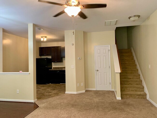 Building Photo - Wonderful Raleigh Townhome Convenient to I440 & I540, Huge Master Suite, Near Anderson Pointe Park!