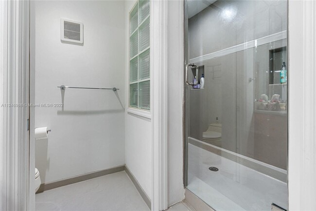 Building Photo - 166 Harbor Dr