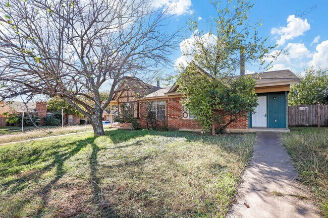 Building Photo - Cute 2/2 Duplex in Fort Worth!