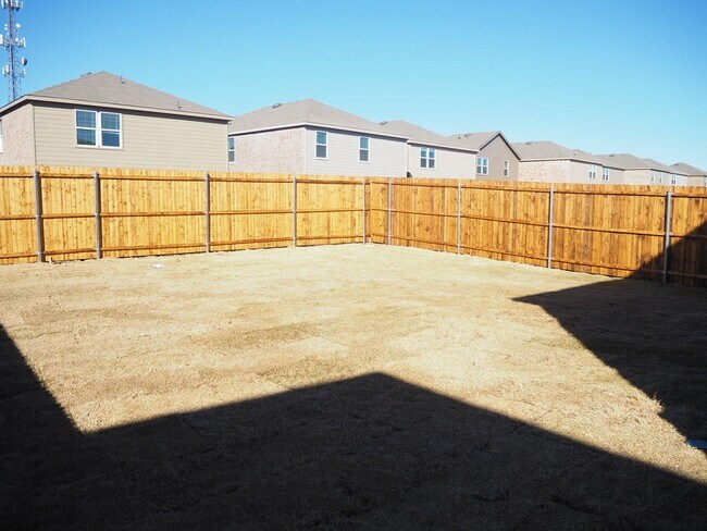 Building Photo - 3 Bed 2.5 Bath Home in Van Alstyne