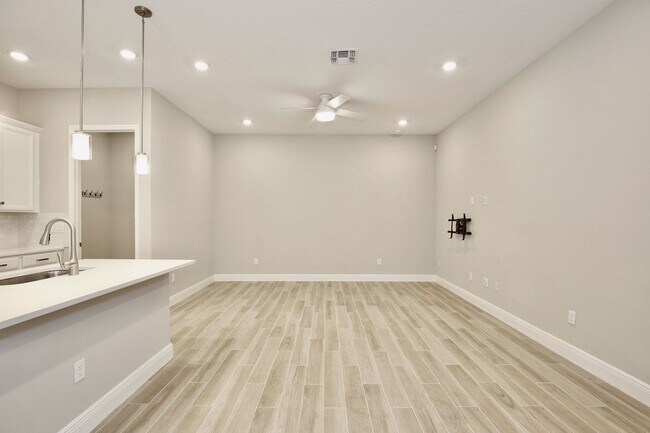 Building Photo - 6491 Cyrils Dr