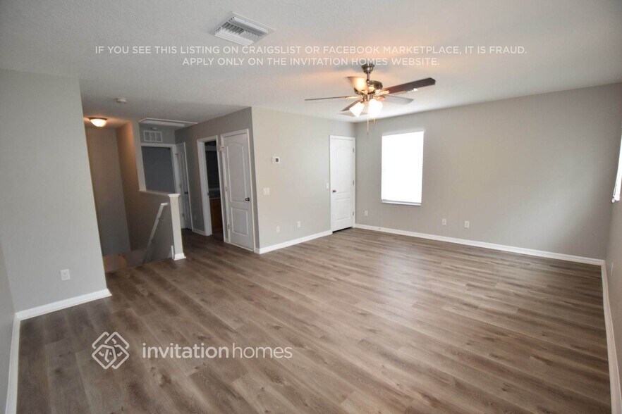 Building Photo - 5905 Lilac Lake Dr