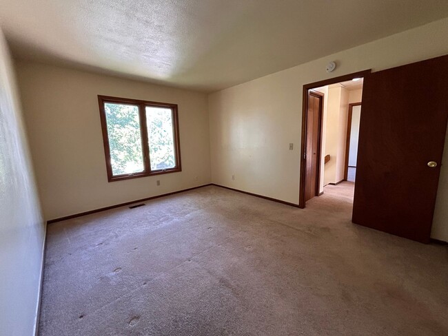 Building Photo - $0 DEPOSIT OPTION. 4 BEDROOM 3.5 BATH HOUS...