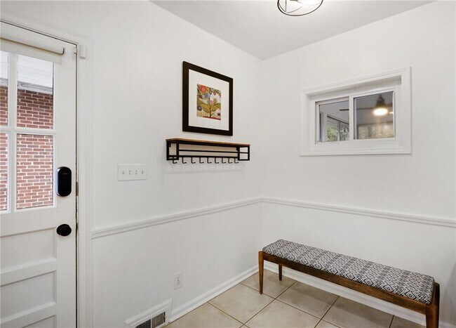 Building Photo - 961 E Rock Springs Rd NE