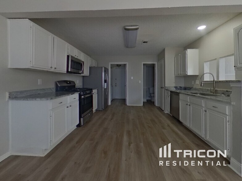 Building Photo - 5115 Whitehaven Dr