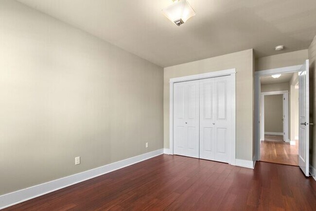 Building Photo - Gorgeous AIR CONDITIONED West Seattle Char...