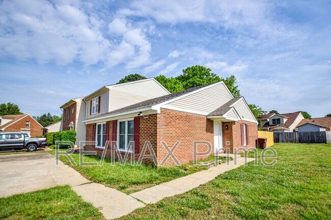 Building Photo - 3900 Raintree Ct