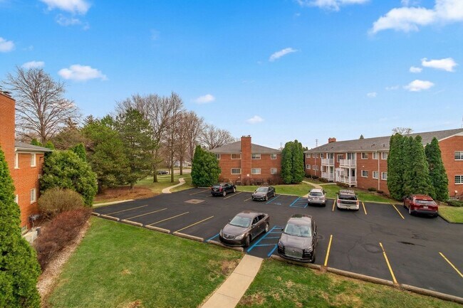 Building Photo - 487 N Eton St