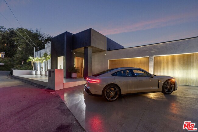 Building Photo - 7317 Caverna Dr