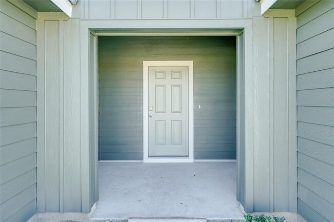 Building Photo - 400 Hodges St